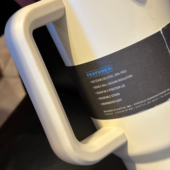 Stanley 40 Oz Travel Quencher BNWT - Picture 9 of 9